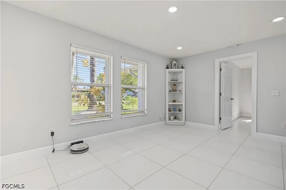 SE 34th Terrace Cape Coral, FL 33904