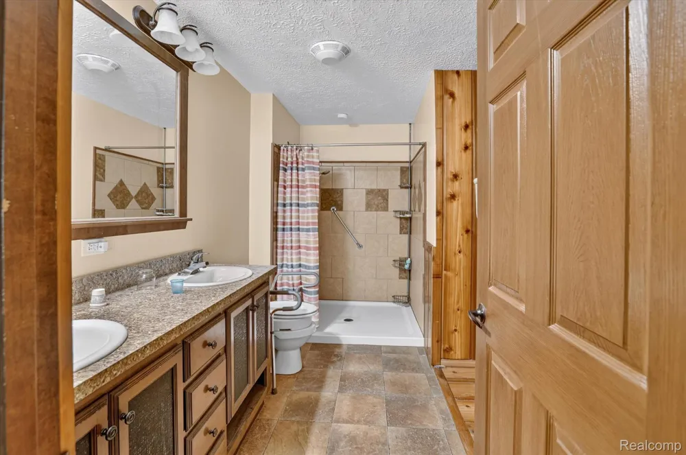 5994 Lake Sanford Road Edenville Township, MI 48657