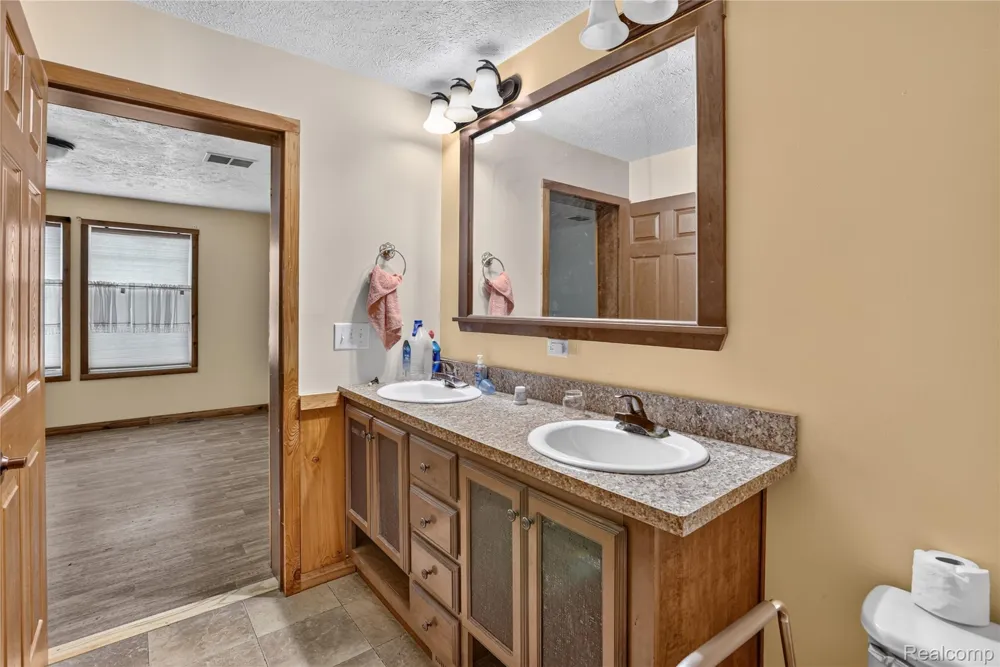 5994 Lake Sanford Road Edenville Township, MI 48657