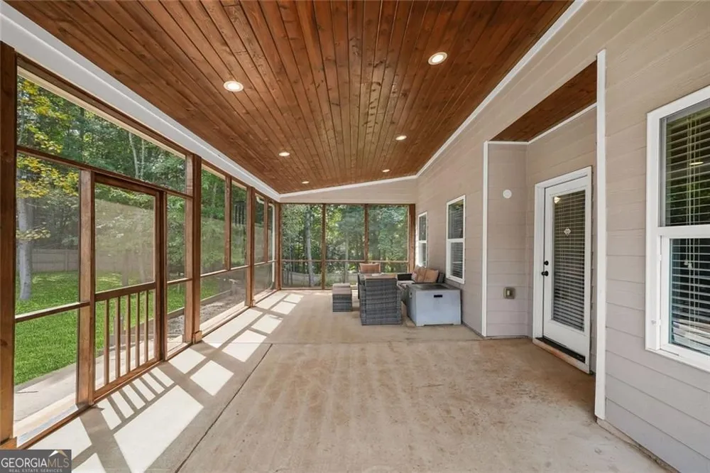 2835 Shadowstone WAY Winder, GA 30680