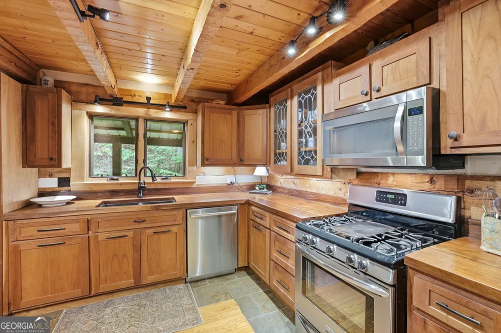 320 Sweetwater DR Clarkesville, GA 30523