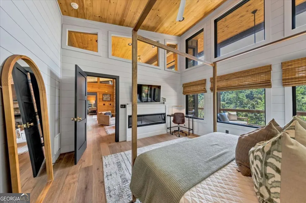 161 River Rock LN Blue Ridge, GA 30513
