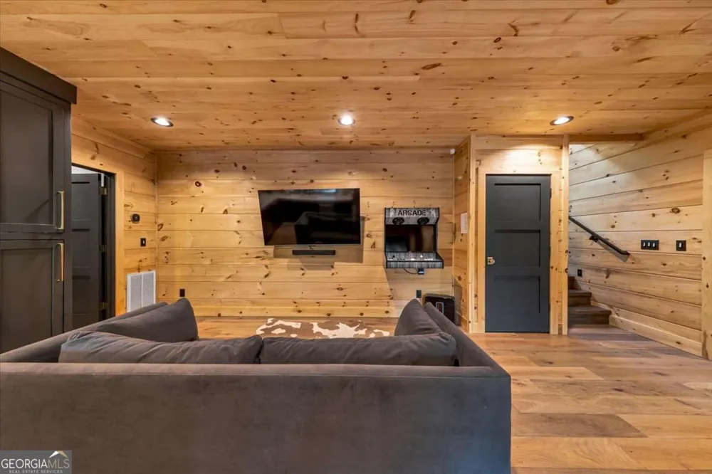 161 River Rock LN Blue Ridge, GA 30513