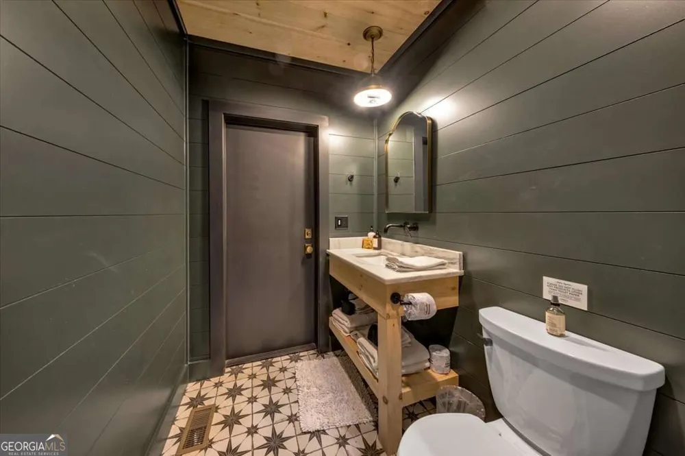 161 River Rock LN Blue Ridge, GA 30513