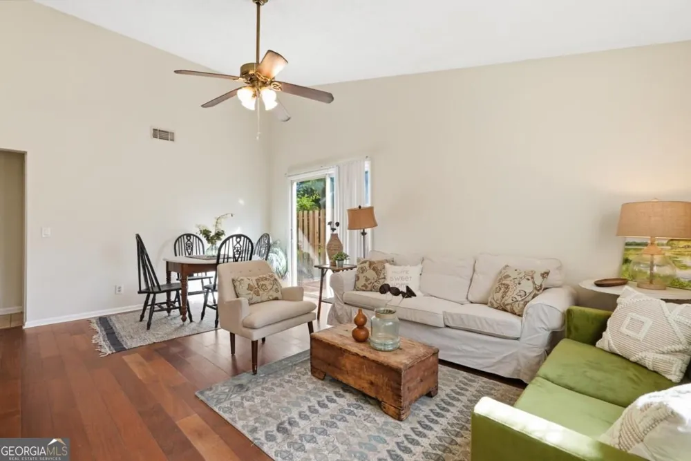 2 E White Hawthorne DR Savannah, GA 31419