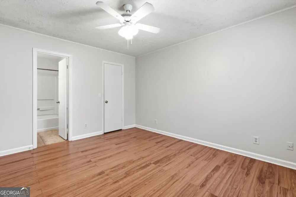 2 E White Hawthorne DR Savannah, GA 31419
