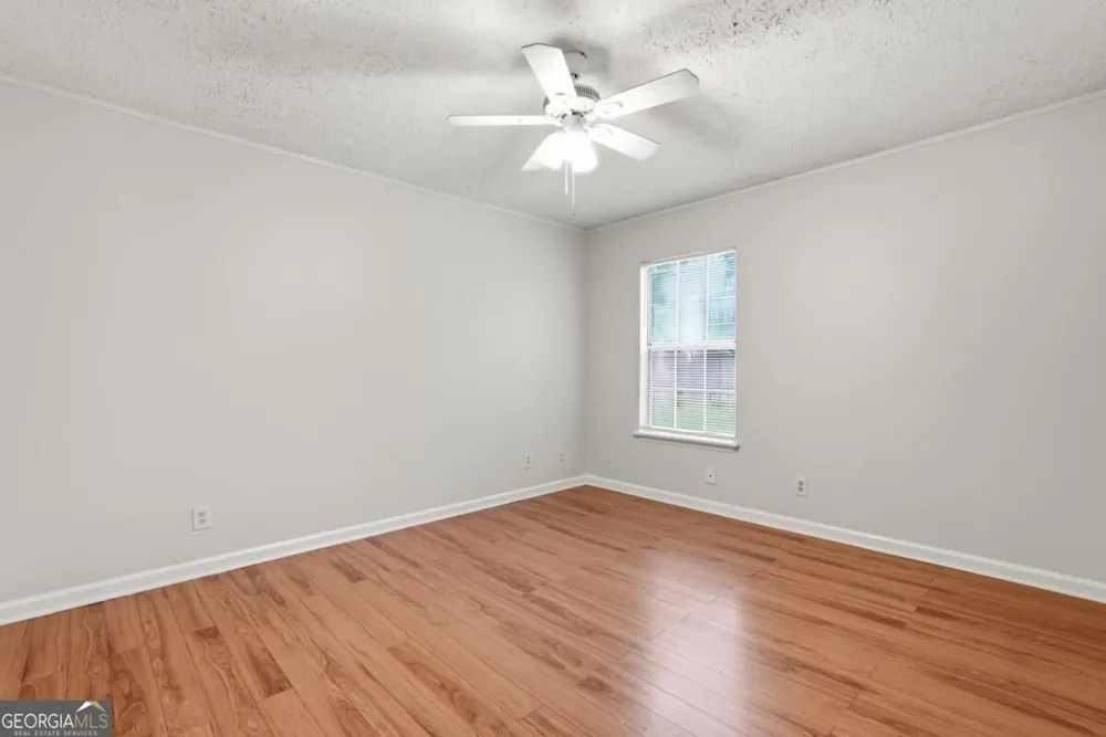 2 E White Hawthorne DR Savannah, GA 31419