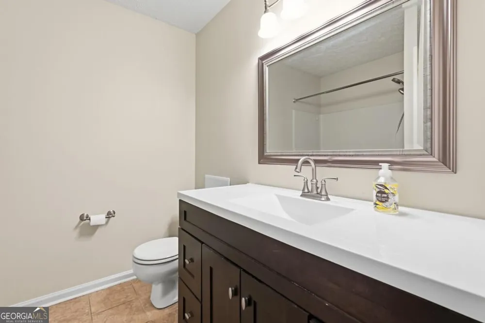 2 E White Hawthorne DR Savannah, GA 31419