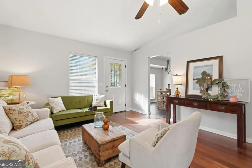 2 E White Hawthorne DR Savannah, GA 31419