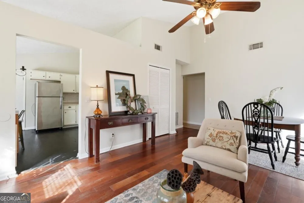 2 E White Hawthorne DR Savannah, GA 31419