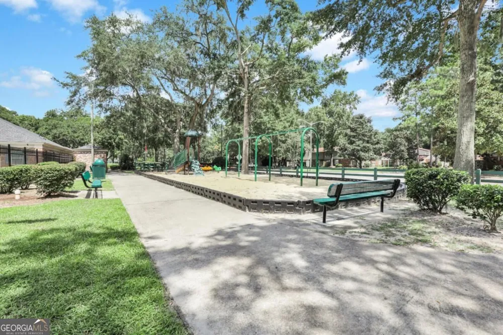 2 E White Hawthorne DR Savannah, GA 31419