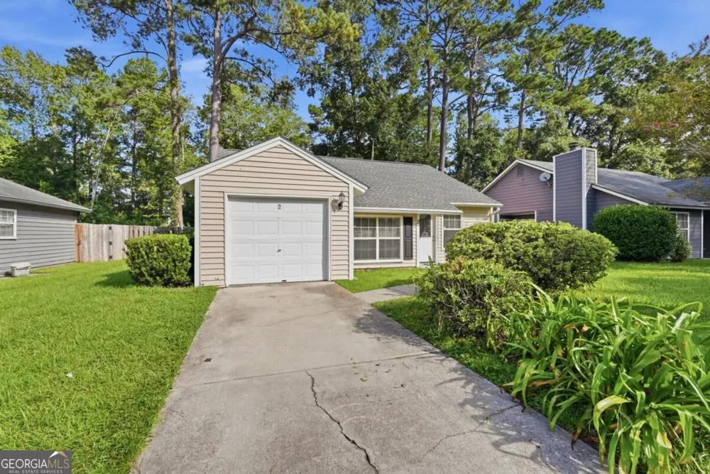 2 E White Hawthorne DR Savannah, GA 31419