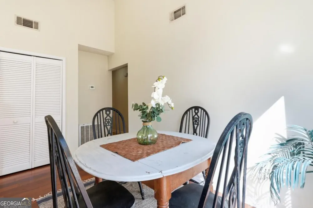 2 E White Hawthorne DR Savannah, GA 31419