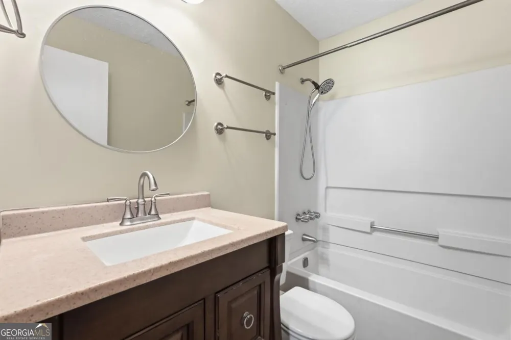 2 E White Hawthorne DR Savannah, GA 31419
