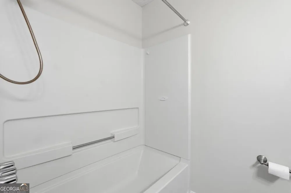 2 E White Hawthorne DR Savannah, GA 31419