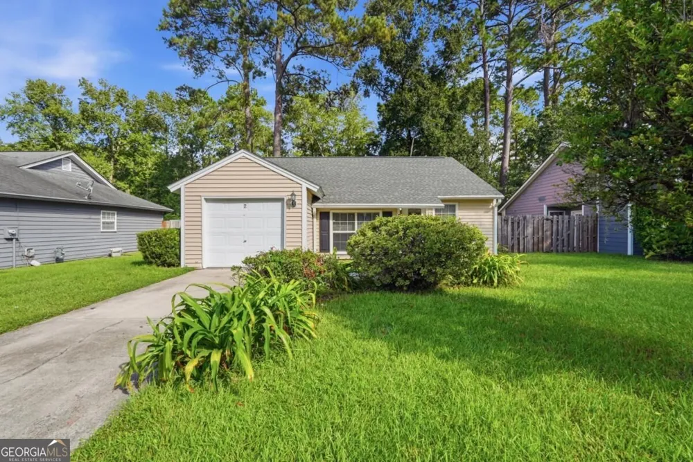 2 E White Hawthorne DR Savannah, GA 31419