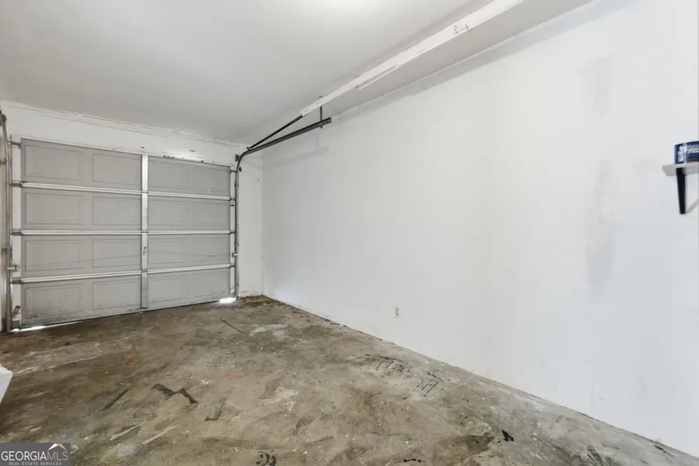 2 E White Hawthorne DR Savannah, GA 31419