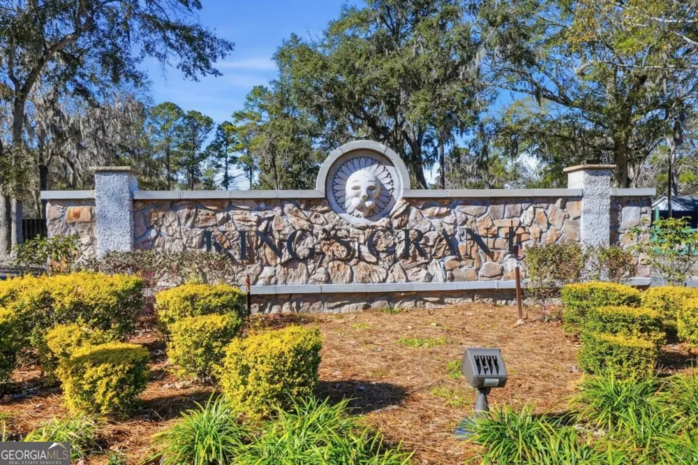 2 E White Hawthorne DR Savannah, GA 31419