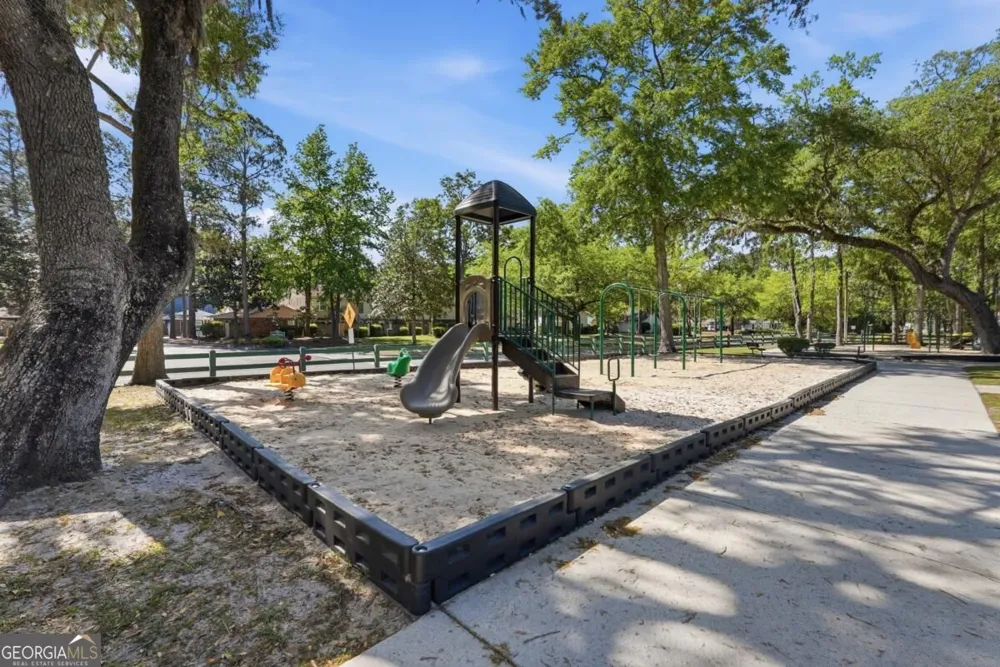 2 E White Hawthorne DR Savannah, GA 31419