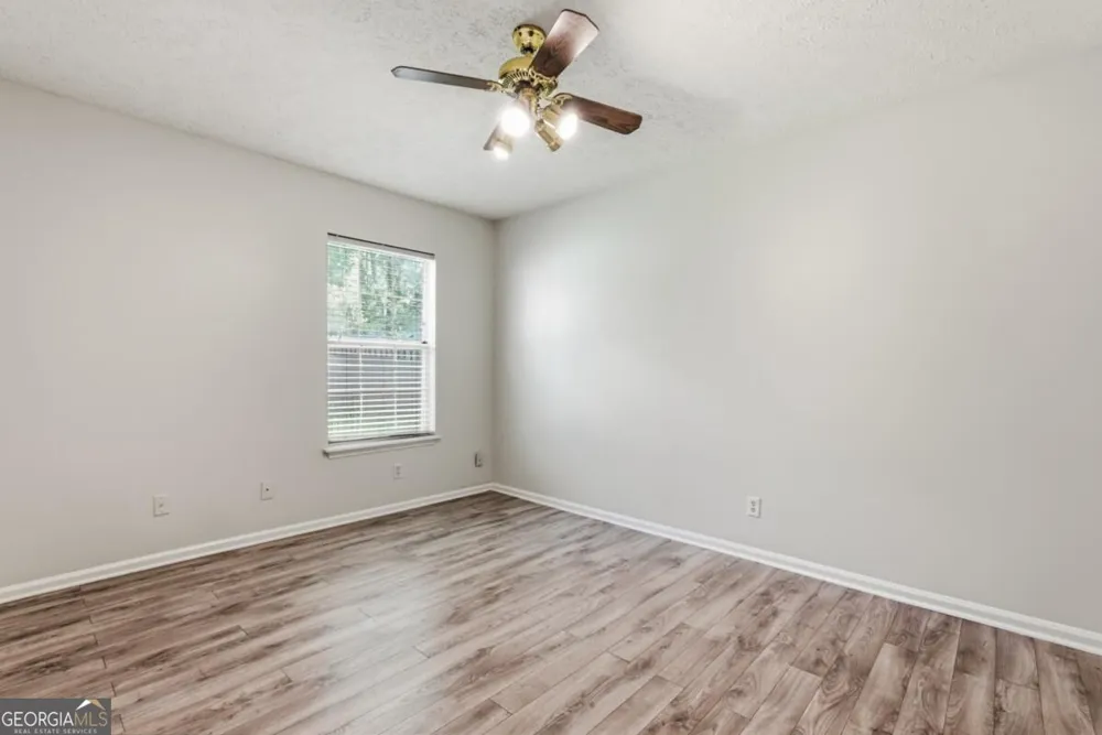 2 E White Hawthorne DR Savannah, GA 31419