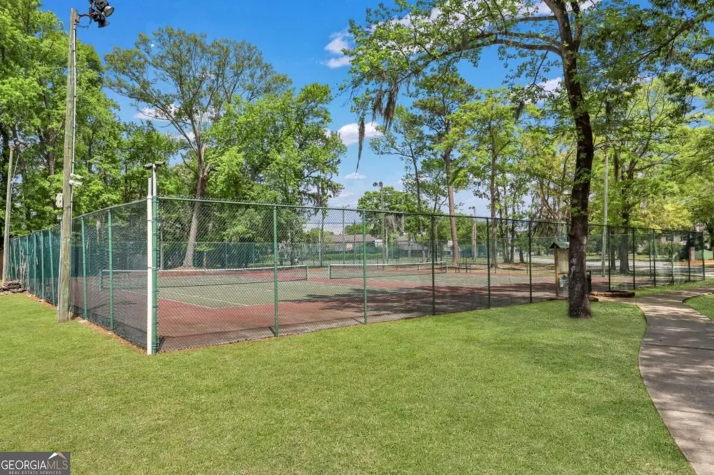 2 E White Hawthorne DR Savannah, GA 31419
