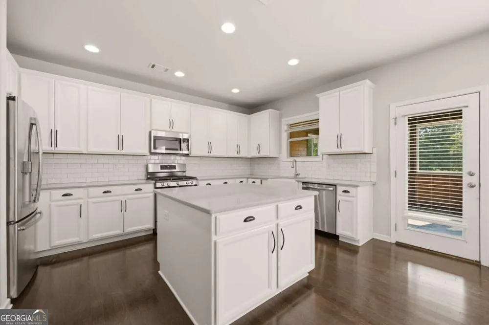 2228 Lakeview Bend WAY Buford, GA 30519