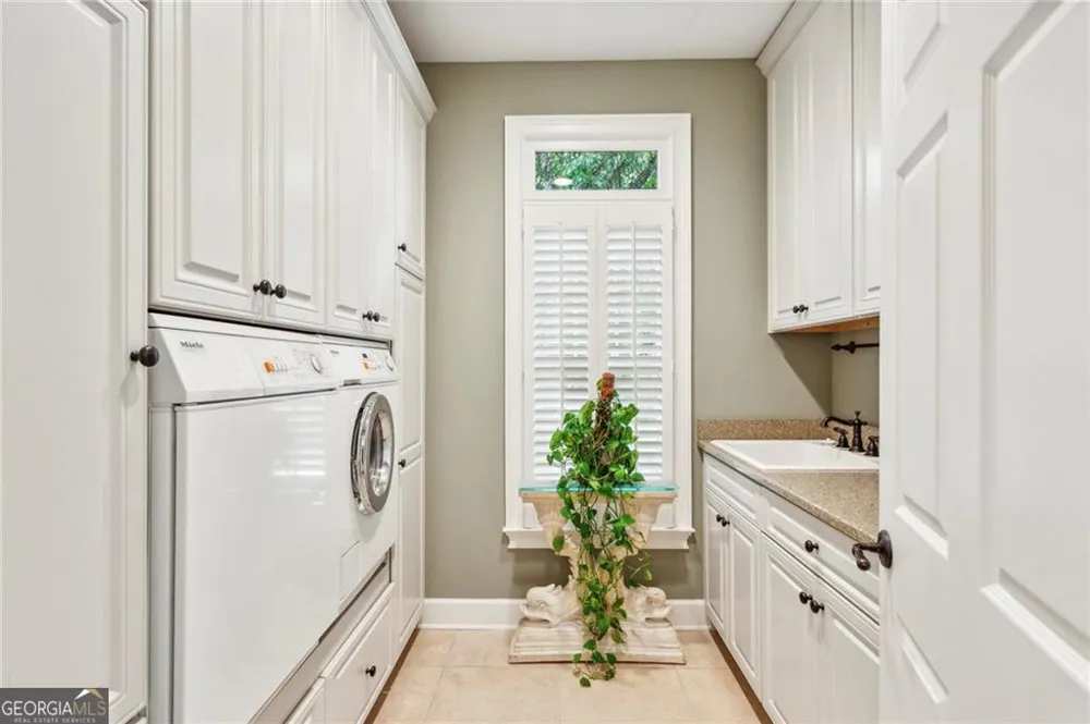 125 Claridge DR Sandy Springs, GA 30342