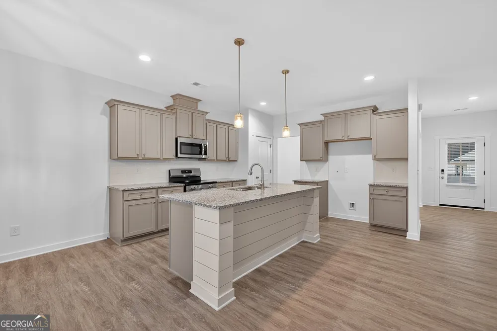 196 Cochin DR Statham, GA 30666