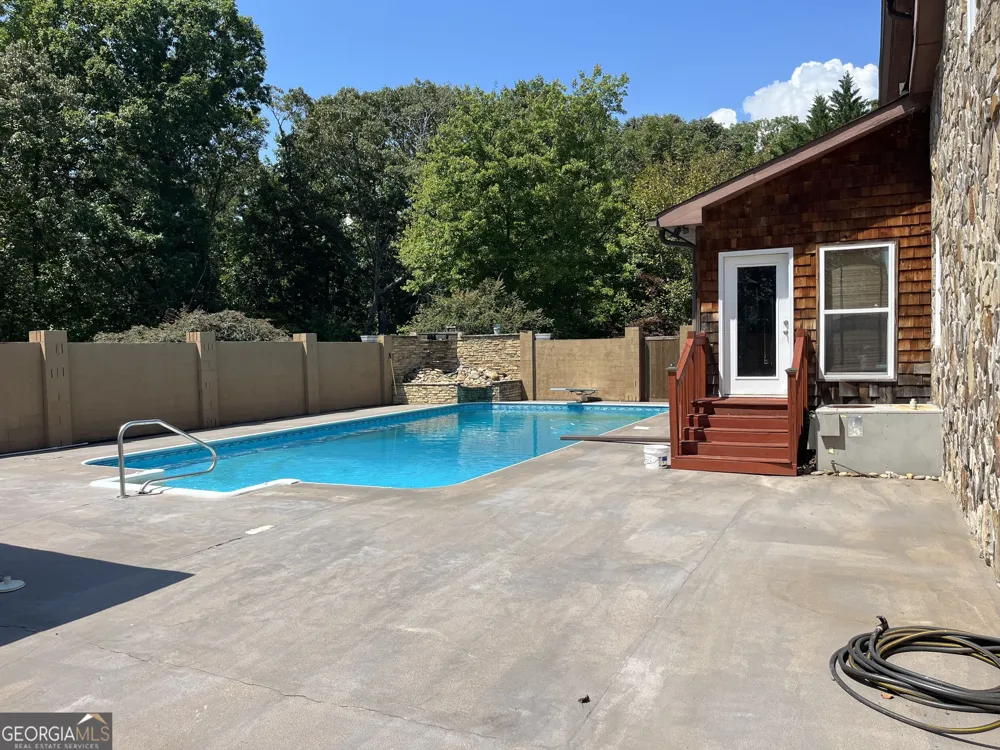 283 Meadow LN Dahlonega, GA 30533