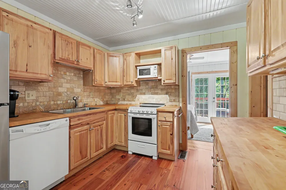 82 Buckeye LN Clayton, GA 30525