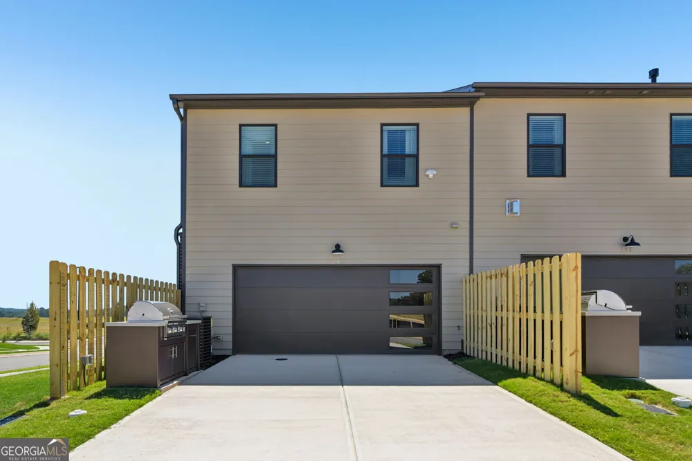 303 Barracks WAY Hoschton, GA 30548