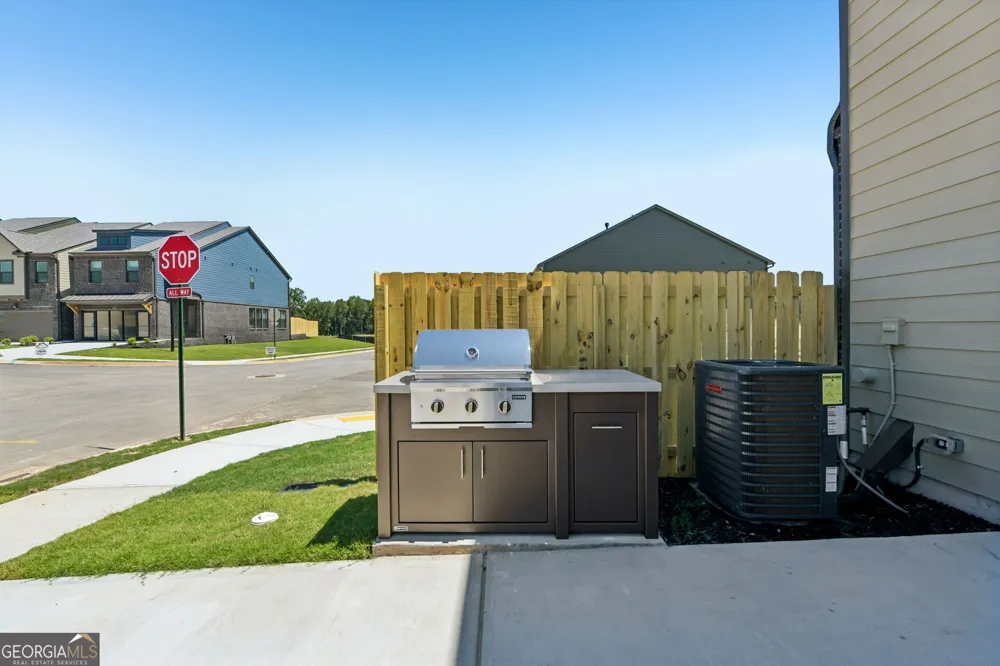 303 Barracks WAY Hoschton, GA 30548
