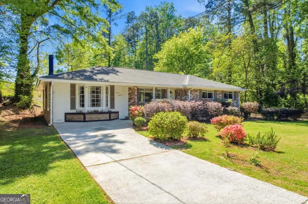 1100 Vonda LN SW Mableton, GA 30126