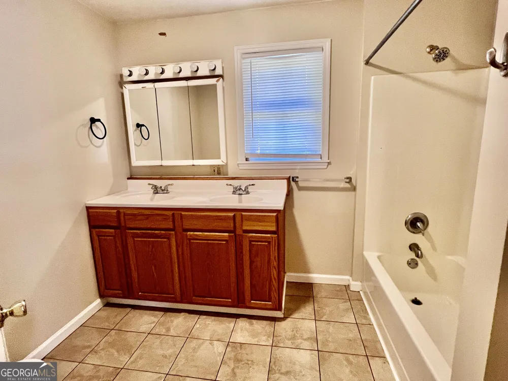 112 Cherry LN Athens, GA 30601