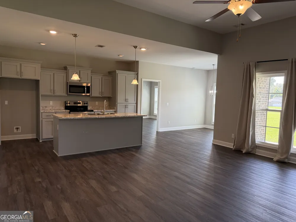 418 Autumn AVE Statesboro, GA 30458