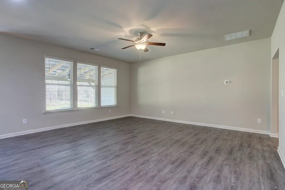 240 Cochin DR Statham, GA 30666