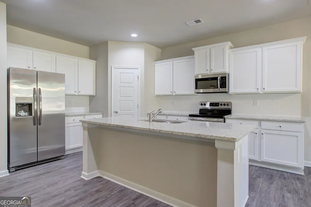 240 Cochin DR Statham, GA 30666