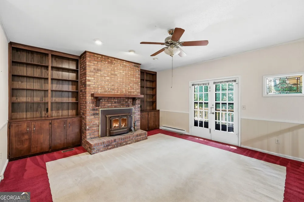 44 Elm DR Toccoa, GA 30577