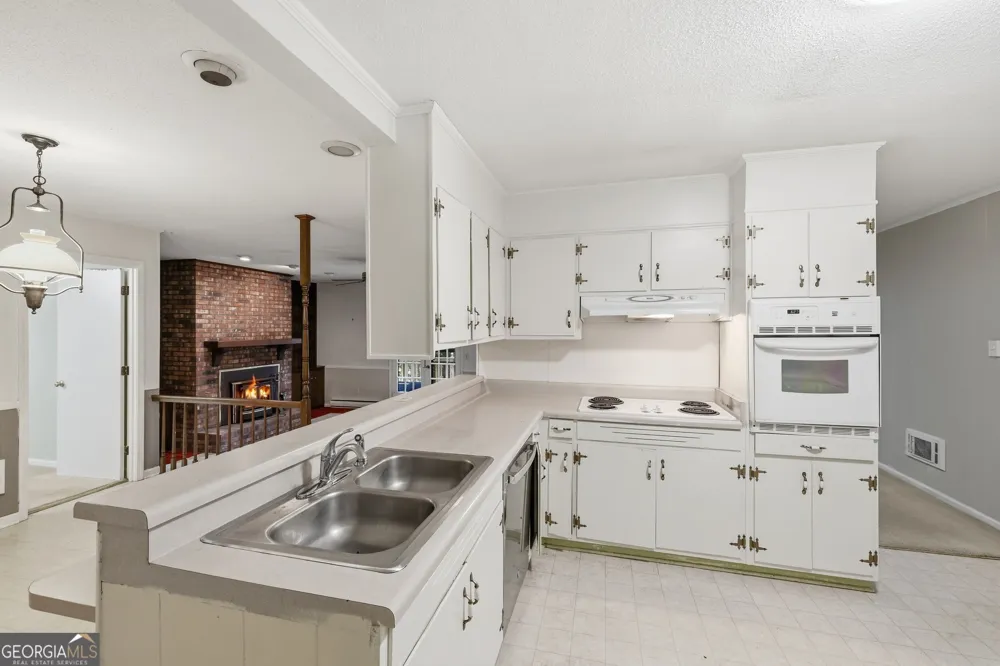 44 Elm DR Toccoa, GA 30577