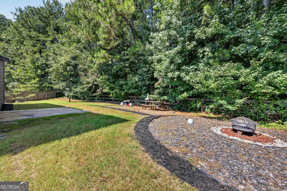 5686 Walnut Mill LN Powder Springs, GA 30127