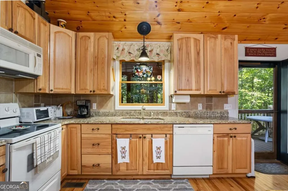 289 Cypress CIR Ellijay, GA 30540