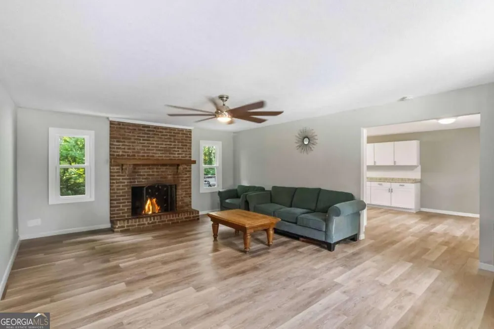 606 Echo LN Woodstock, GA 30189