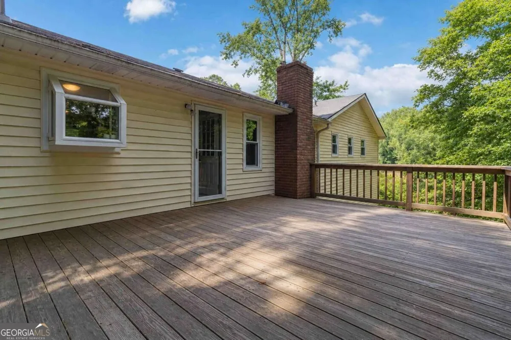 606 Echo LN Woodstock, GA 30189