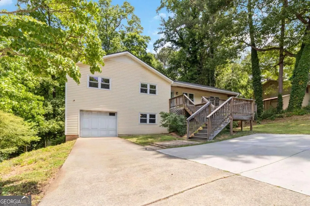 606 Echo LN Woodstock, GA 30189
