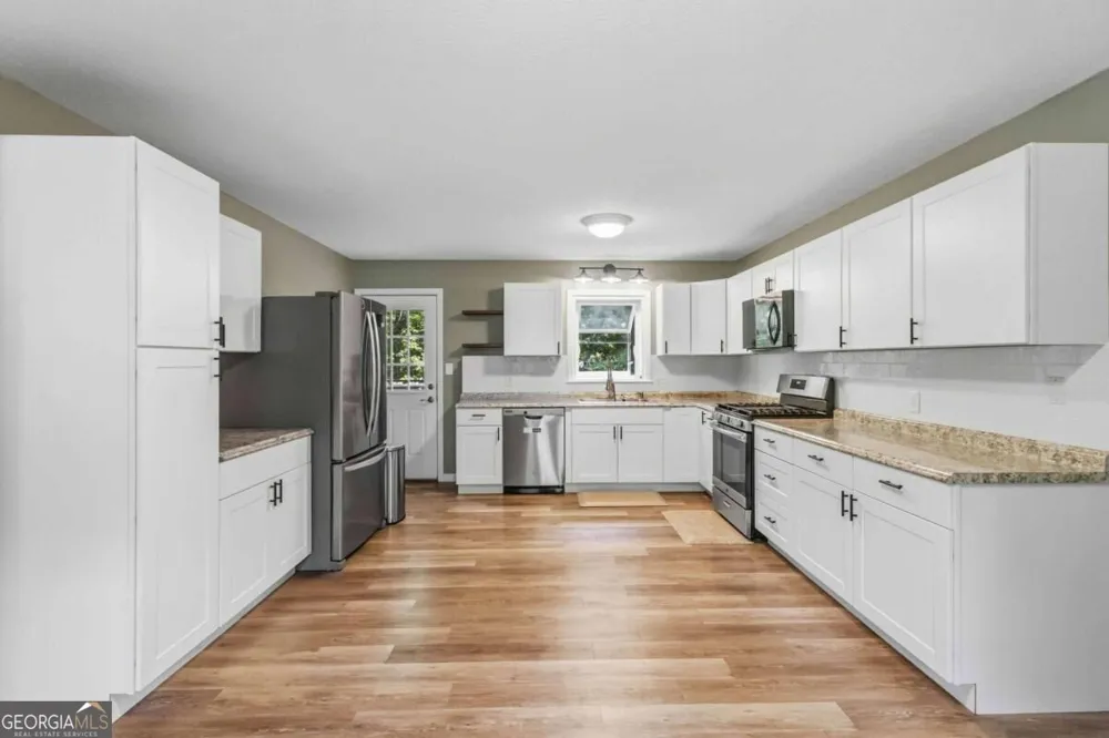 606 Echo LN Woodstock, GA 30189