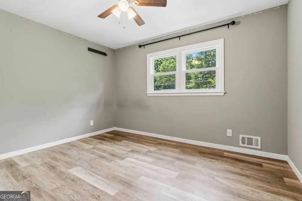 606 Echo LN Woodstock, GA 30189