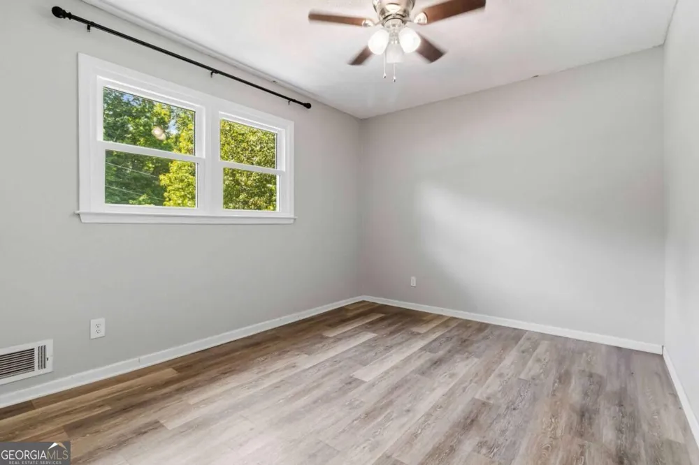 606 Echo LN Woodstock, GA 30189