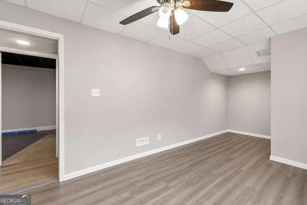 606 Echo LN Woodstock, GA 30189