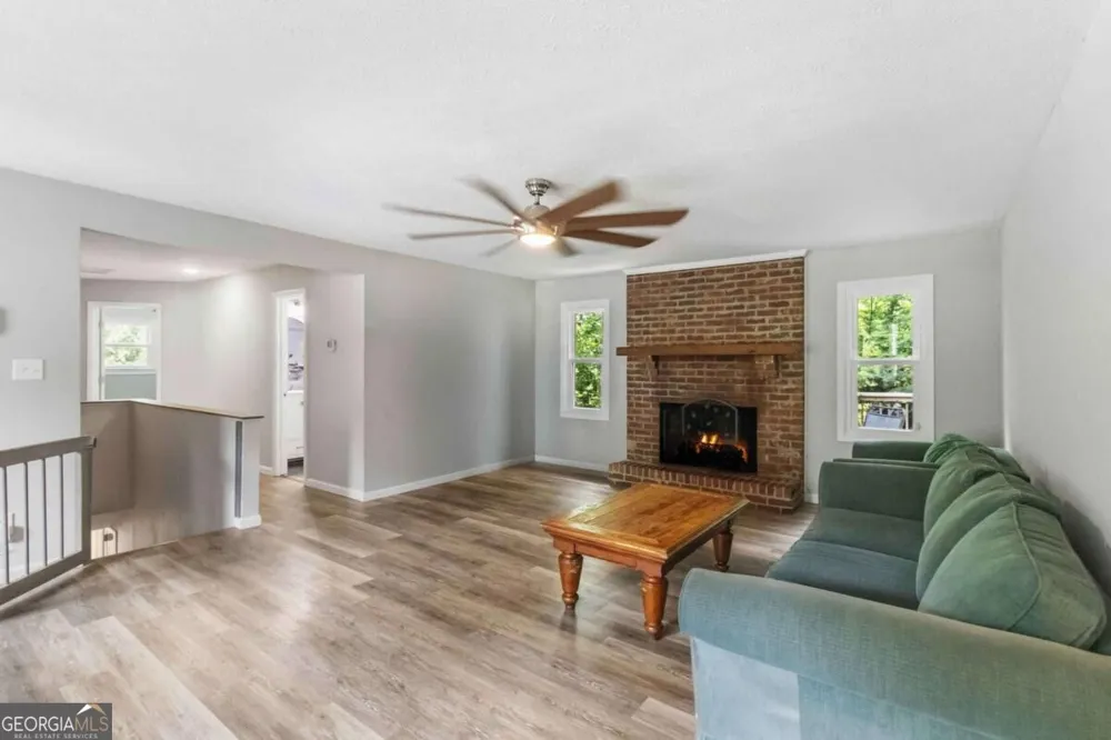 606 Echo LN Woodstock, GA 30189