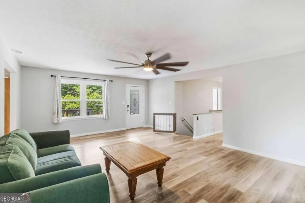 606 Echo LN Woodstock, GA 30189